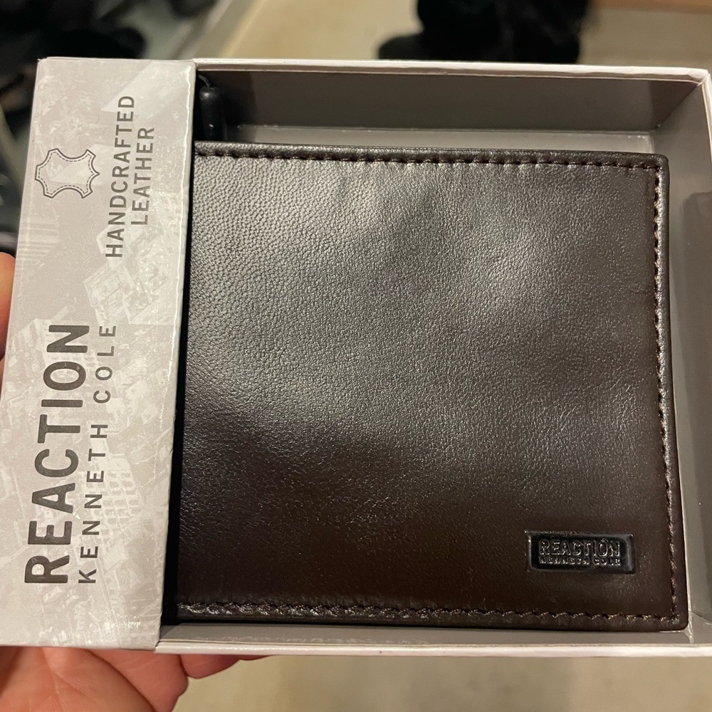 Kenneth Cole Reaction Men’s Bifold Wallet, Brown Genuine Leather, with ID flap
